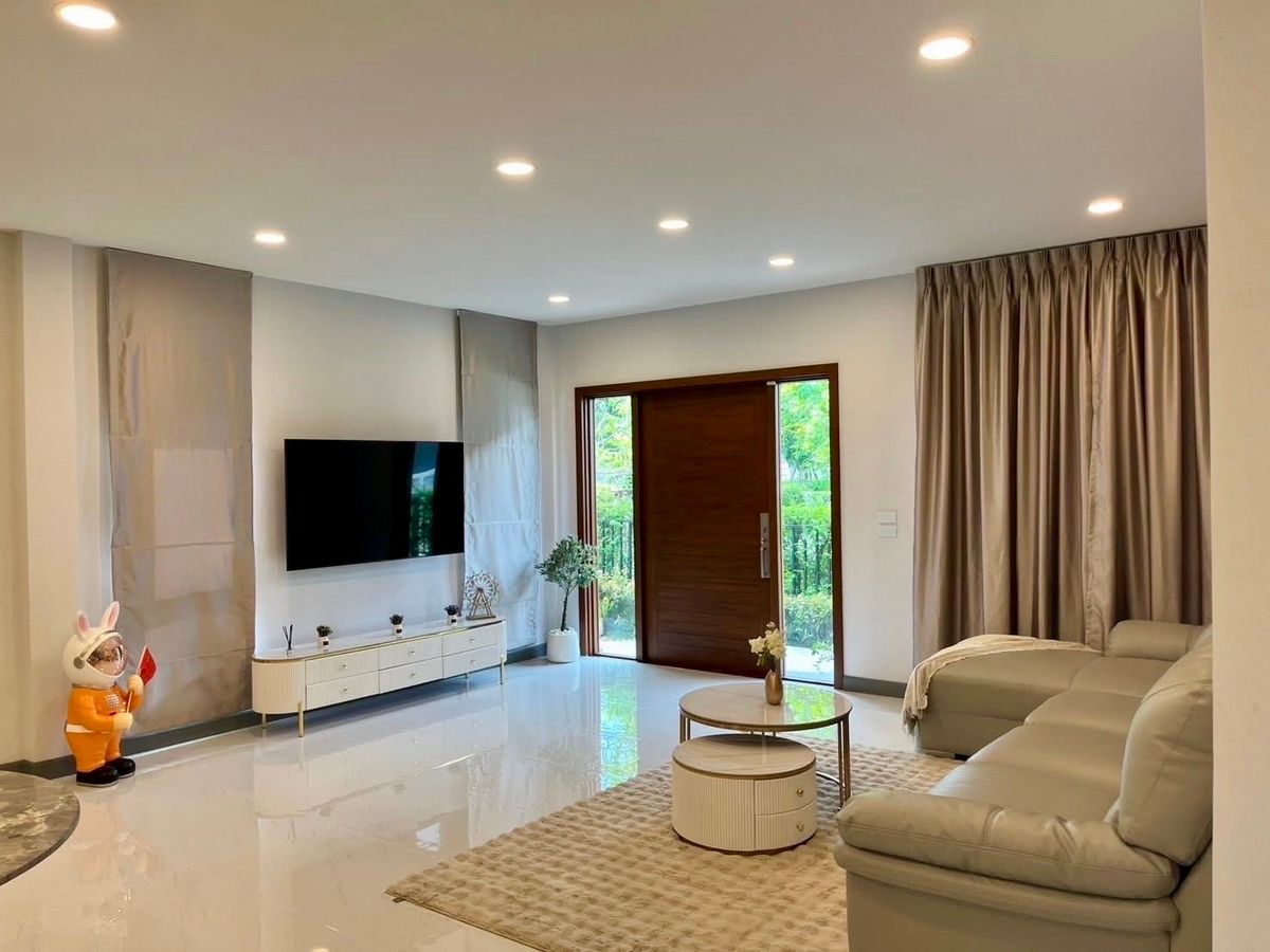 ให้เช่าบ้านบางนา แบริ่ง ลาซาล : 🌟ให้เช่า บ้านเดี่ยว เดอะ ซิตี้ บางนา บ้านเดี่ยว 2 ชั้น 5 ห้องนอน/ 6 ห้องน้ำตกแต่งสวย ติดสวน💥ค่าเช่า 240,000บาท/เดือน 
