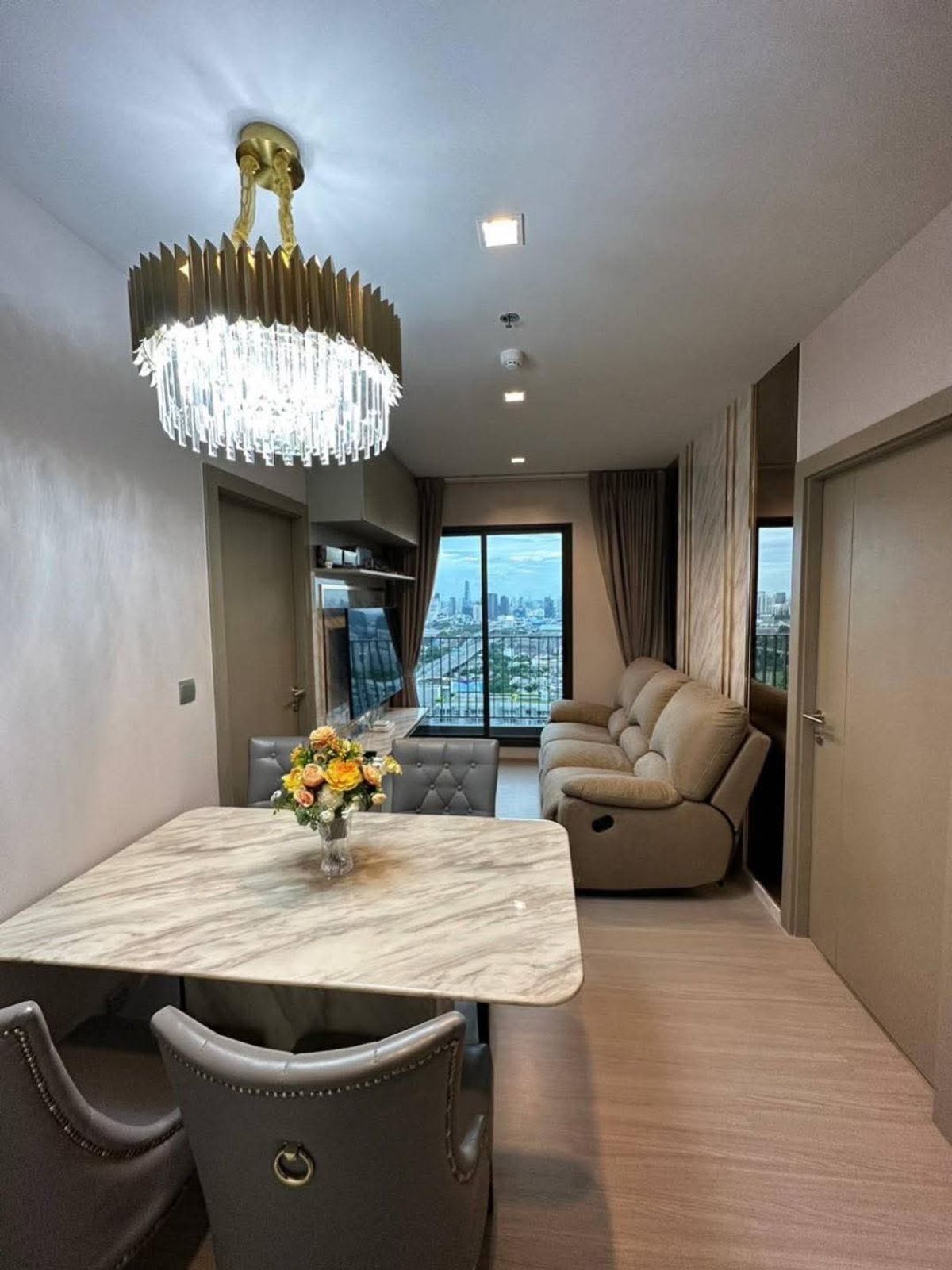 ให้เช่าคอนโดพระราม 9 เพชรบุรีตัดใหม่ RCA : 37,000 Baht/Month, Life Asoke-Rama 9, 2 Bedrooms 2 Bathrooms