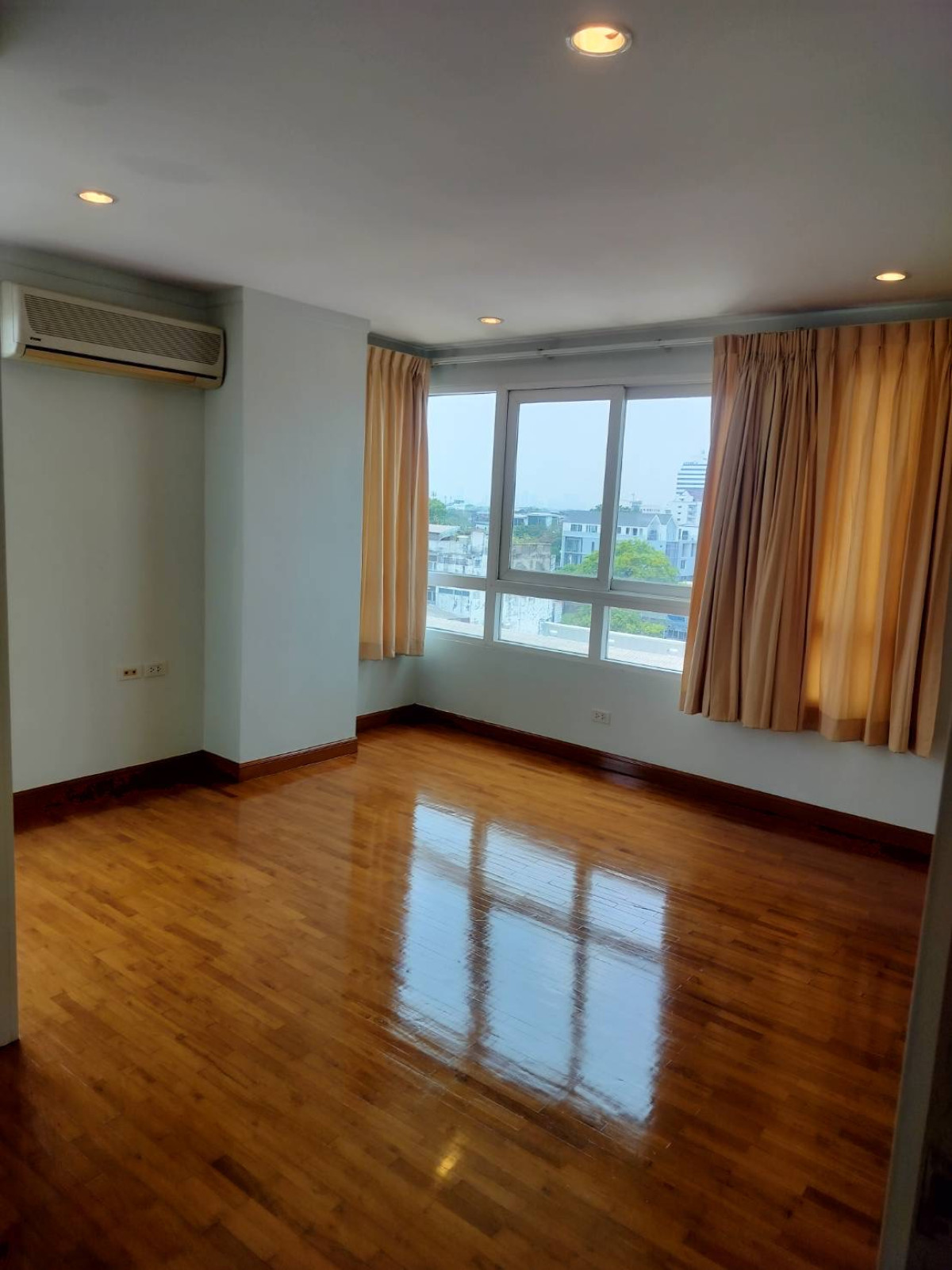 ขายคอนโดสาทร นราธิวาส : ขายคอนโด  บ้านสิริสาทร สวนพลู BTS-ช่องนนทรี ทุ่งมหาเมฆ เขต สาทร กรุงเทพ CX-149035