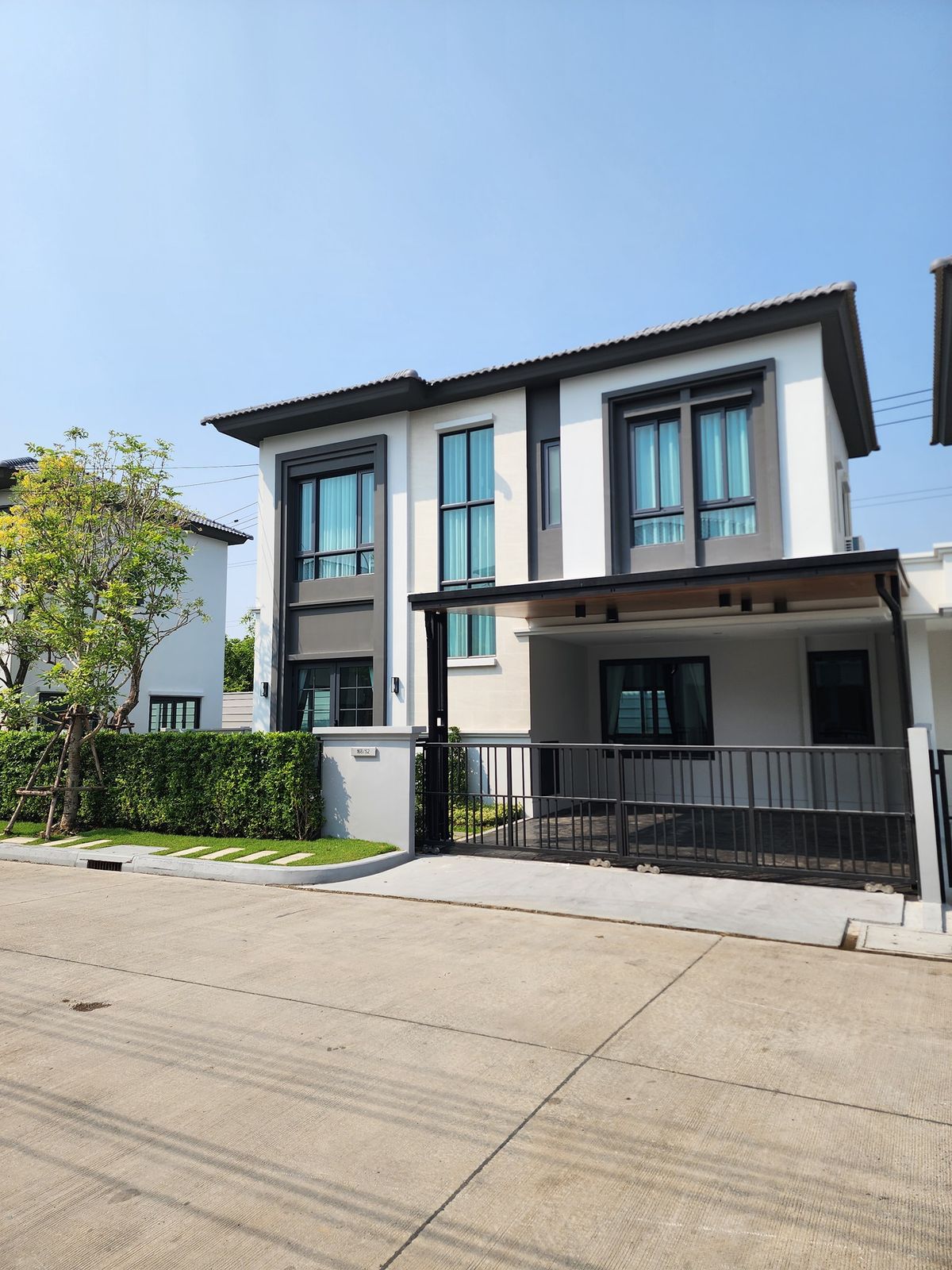 ให้เช่าบ้านสมุทรปราการ สำโรง : 🔴100,000฿🔴 𝗛𝗼𝘂𝘀𝗲 𝗚𝗿𝗮𝗻𝗱𝗲 𝗣𝗹𝗲𝗻𝗼 𝗦𝘂𝗸𝗵𝘂𝗺𝘃𝗶𝘁 - 𝗕𝗮𝗻𝗴𝗻𝗮 ┃ บ้านเดี่ยว แกรนด์ พลีโน่ สุขุมวิท - บางนา ✅ ใกล้ Mega บางนา ยินดีบริการ🙏สนใจทัก 𝙇𝙄𝙉𝙀 มานะคะ (ตอบไวมาก):​📱 รหัสทรัพย์​ 6804-2705 📱: ไอดีไลน์:@bbcondo88