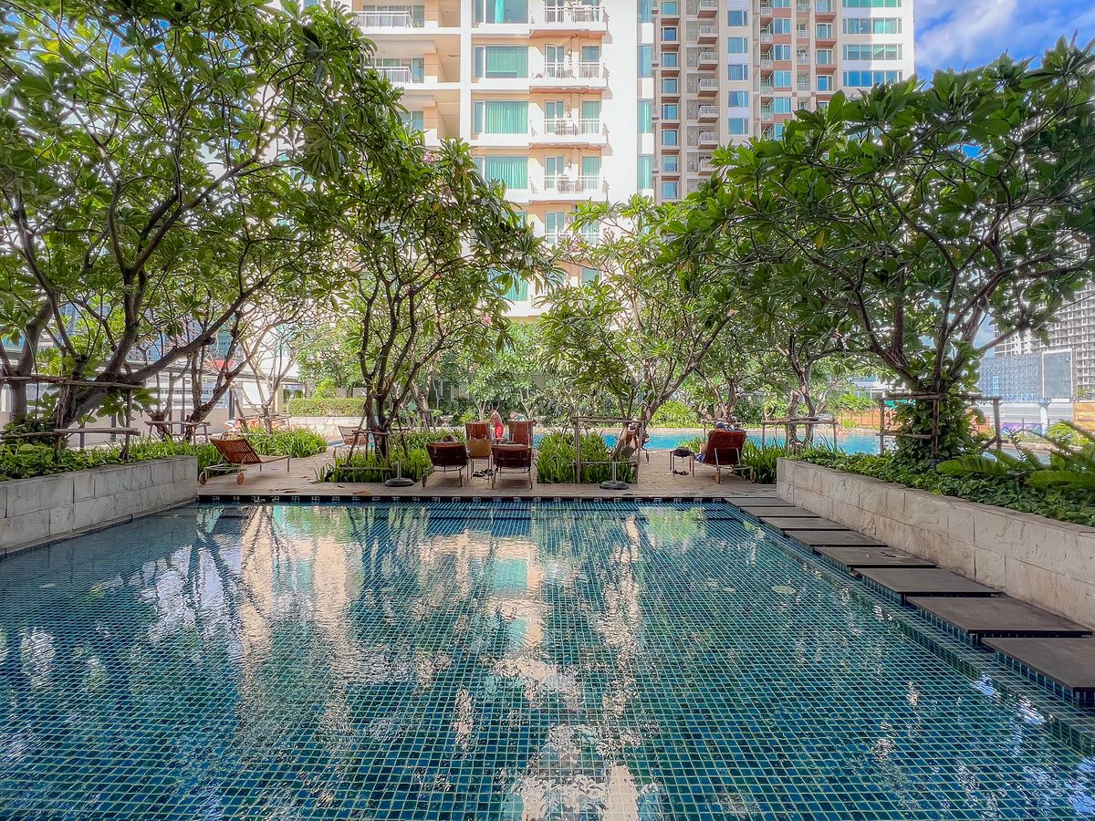 For SaleCondoSathorn, Narathiwat : The Empire Place / The best price in the market near BTS St. Louis Chong Nonsi / 1 bedtime 54 sq.m. Call 0937890899.