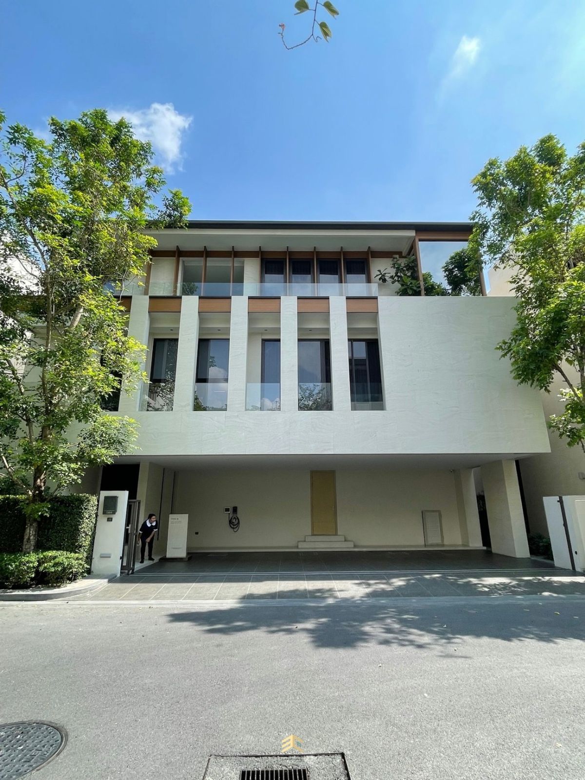 ขายบ้านพัฒนาการ ศรีนครินทร์ : บ้านเดี่ยว 3 ชั้น พร้อมสระว่ายน้ำ : Park Heritage พัฒนาการ 20 🔺 ราคาดีที่สุด 64.5 ล้านบาท 🔺