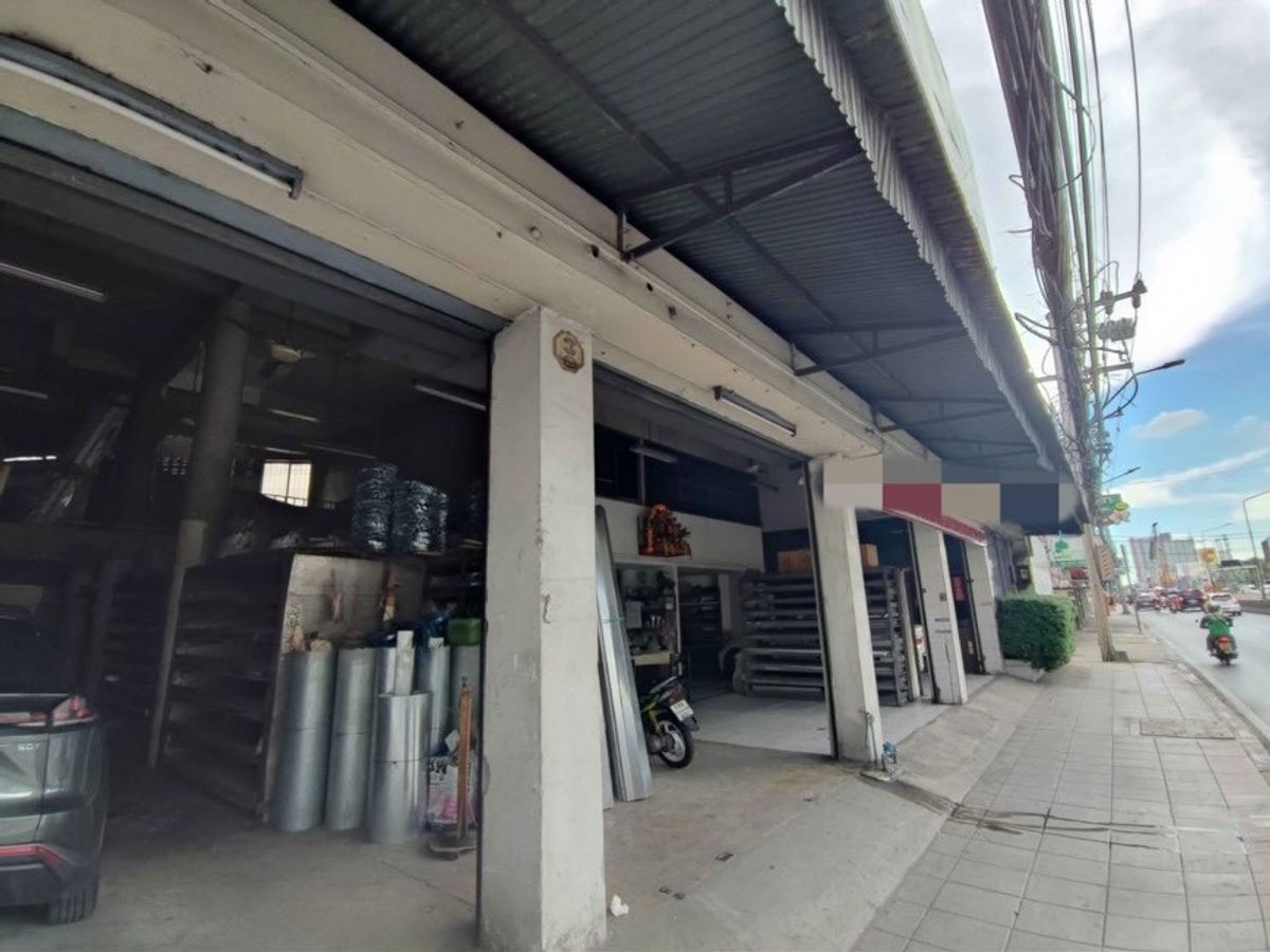 ♔ Prime location ♔ 4 -story commercial building, 4 bathrooms, 63.00 SQ.W., 300.00 SQ.M. Near BTS Talat Phlu 3.5 km, BTS Wongwian Yai 4.1 km   Loading...