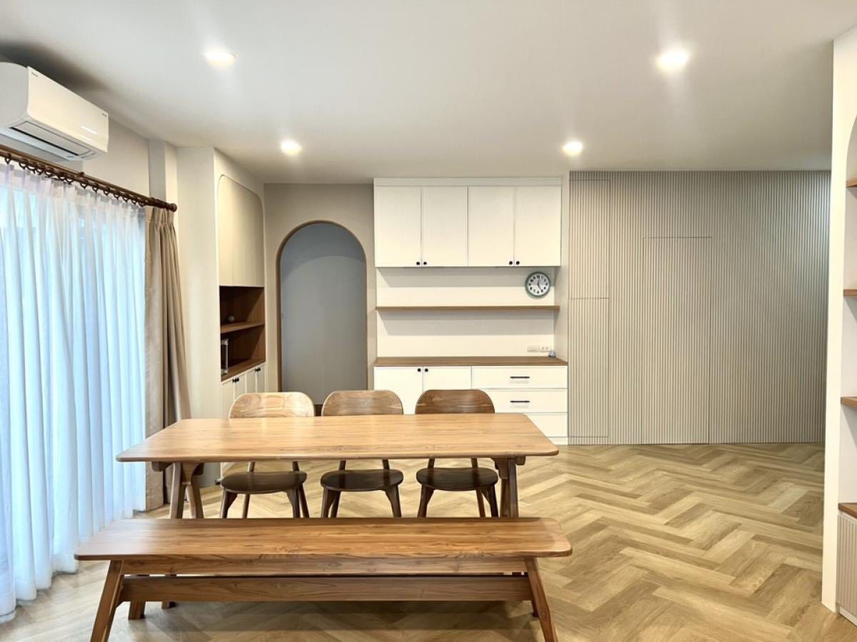 ขายทาวน์โฮมวิภาวดี ดอนเมือง หลักสี่ : ✨ โอกาสดี! บ้านเดี่ยวพร้อมเฟอร์ฯ ขาย 9.9 ล้าน – ทำเลทองใกล้ Central แจ้งวัฒนะ, ม.รังสิต, โรงพยาบาลมงกุฎวัฒนะ และทางด่วน