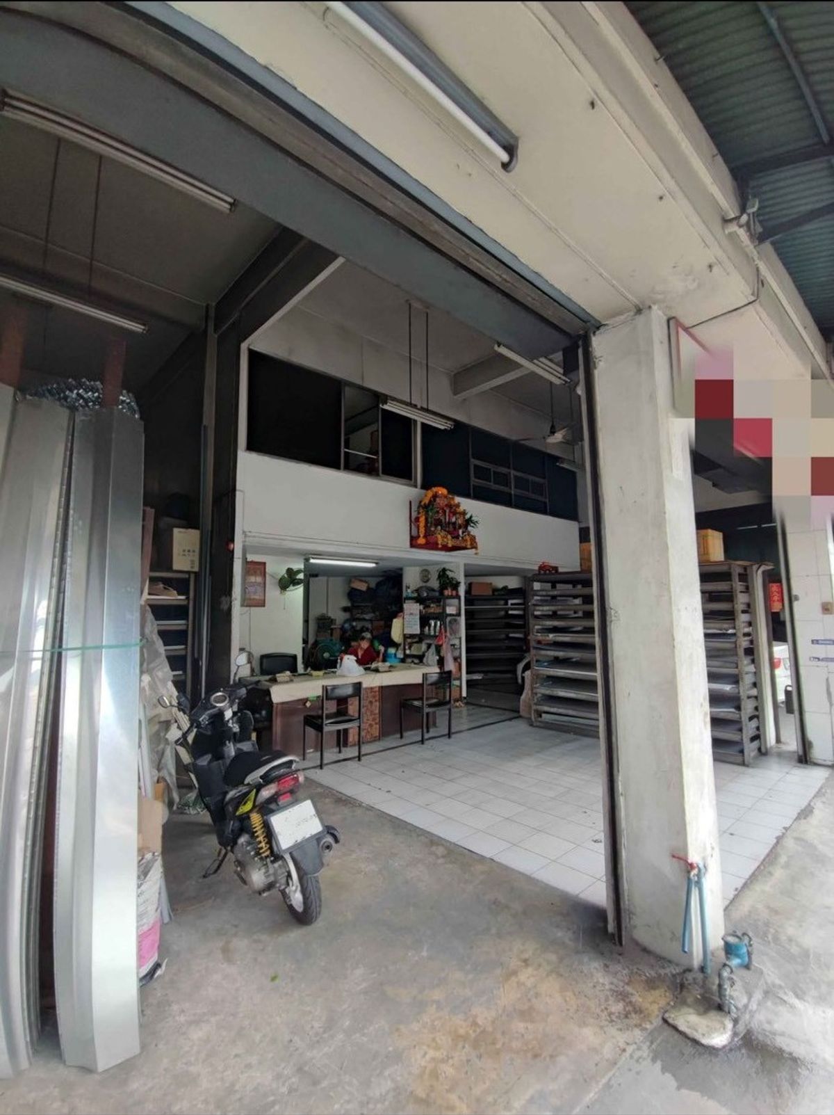 ♔ Prime location ♔ 4 -story commercial building, 4 bathrooms, 63.00 SQ.W., 300.00 SQ.M. Near BTS Talat Phlu 3.5 km, BTS Wongwian Yai 4.1 km   Loading...