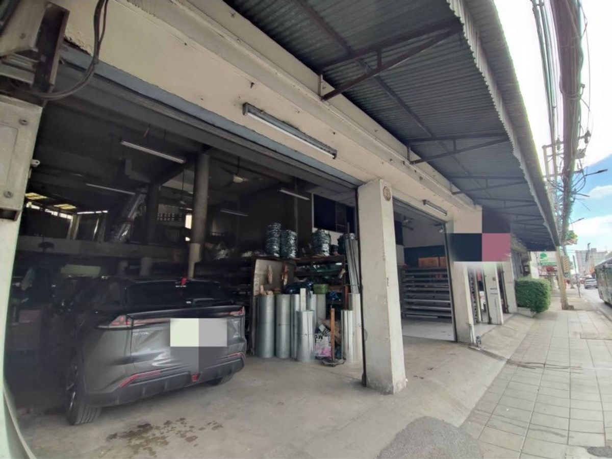 ♔ Prime location ♔ 4 -story commercial building, 4 bathrooms, 63.00 SQ.W., 300.00 SQ.M. Near BTS Talat Phlu 3.5 km, BTS Wongwian Yai 4.1 km   Loading...