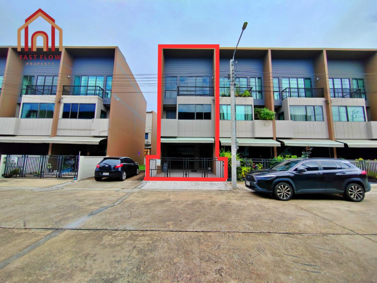 For SaleTownhomeSeri Thai, Ramkhamhaeng Nida : Townhome for sale behind the corner of the house in the city of Lat Phrao -Seri Thai, near Siam Fashion Island Park Kanchanaphisek Expressway, 3 -story townhouse, IM