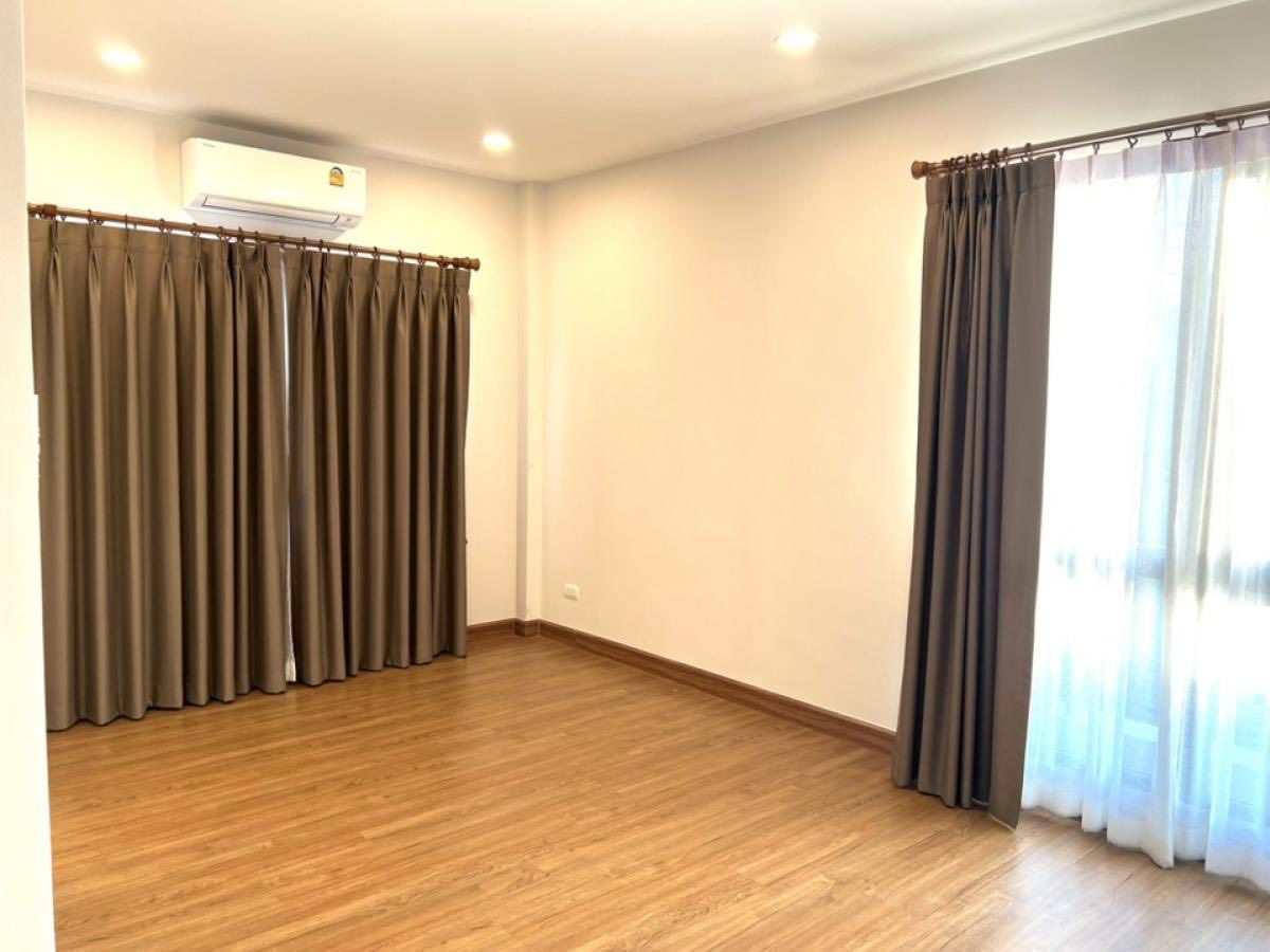 ขายทาวน์โฮมวิภาวดี ดอนเมือง หลักสี่ : ✨ โอกาสดี! บ้านเดี่ยวพร้อมเฟอร์ฯ ขาย 9.9 ล้าน – ทำเลทองใกล้ Central แจ้งวัฒนะ, ม.รังสิต, โรงพยาบาลมงกุฎวัฒนะ และทางด่วน