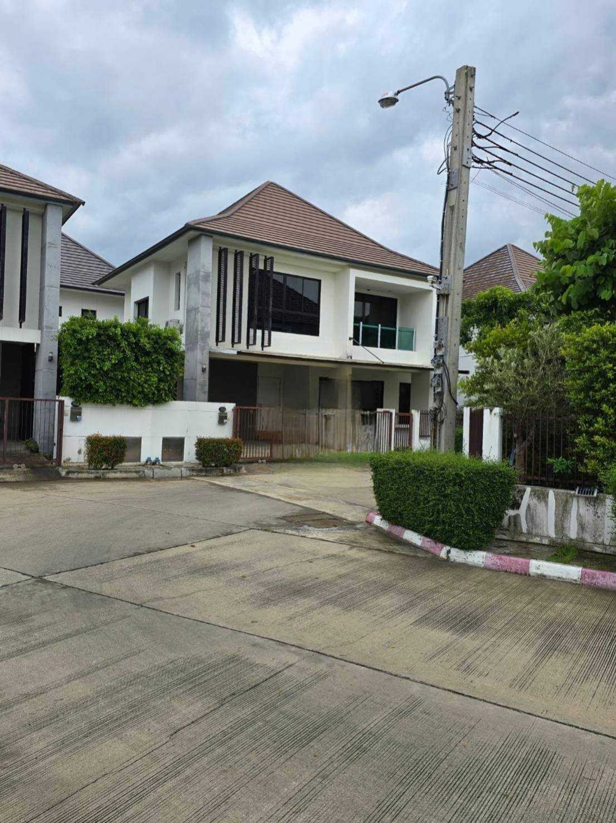 ให้เช่าบ้านบางนา แบริ่ง ลาซาล : บ้านเดี่ยวให้เช่า หมู่บ้าน บลูลากูน 2 บางนา-วงแหวน 188 ตร.ม. ใกล้ สนามบินสุวรรณภูมิ