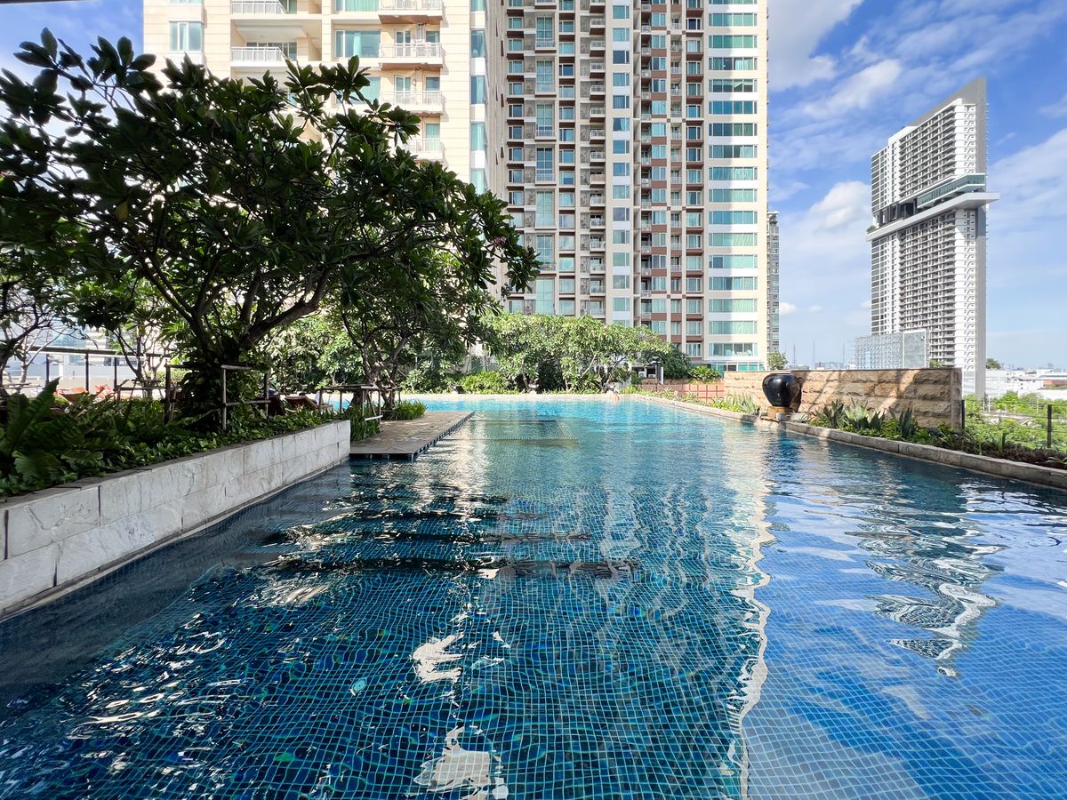 For SaleCondoSathorn, Narathiwat : The Empire Place / The best price in the market near BTS St. Louis Chong Nonsi / 1 bedtime 54 sq.m. Call 0937890899.