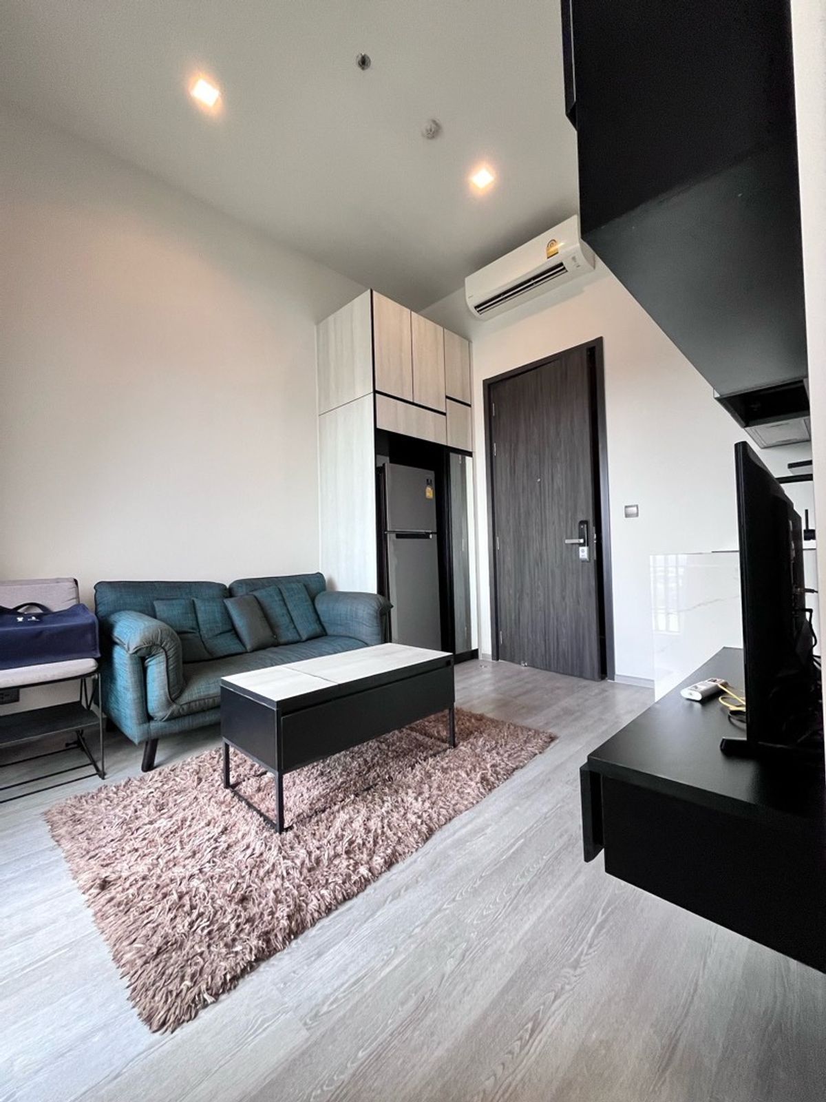 For RentCondoOnnut, Udomsuk : Duplex Room 1 Bedroom 1 Bathroom The Line Sukhumvit101 is available for rent.