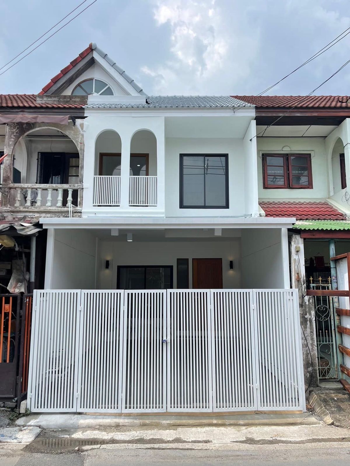 ขายทาวน์โฮมเกษตร นวมินทร์ ลาดปลาเค้า : ทาวน์เฮ้าส์ ซอย นวมินทร์ 111 / 2 ห้องนอน (ขาย), Townhouse Soi Nawamin 111 / 2 Bedrooms (FOR SALE) PIK093
