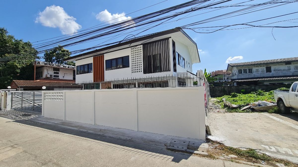 ให้เช่าบ้านโชคชัย4 ลาดพร้าว71 : 🔥🔥🔥บ้านเดี่ยว สองชั้น เหมาะทำ home office จอดรถได้เยอะมาก รีโนเวทใหม่ ซอยโชคชัย 4 แยก 83 ตกแต่งพร้อม ให้เช่า🔥🔥🔥
