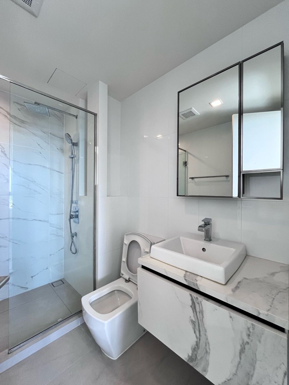 For RentCondoOnnut, Udomsuk : Duplex Room 1 Bedroom 1 Bathroom The Line Sukhumvit101 is available for rent.