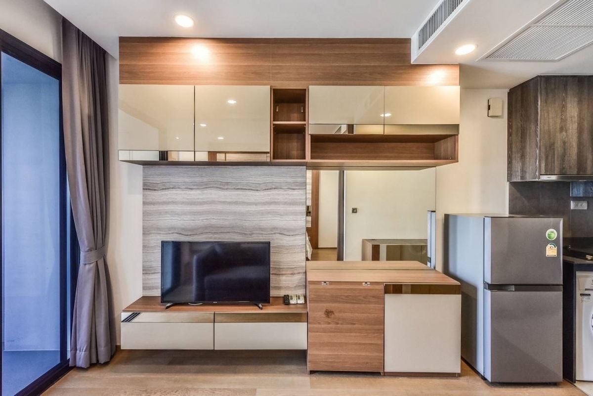 ให้เช่าคอนโดสยาม จุฬา สามย่าน : For Rent!! Ashton Chula - Silom Rent Price!! 26,500฿ per month❤️‍🔥1 Bedroom size 34 sq.m.Contract Aomam (agent) Tel./Line id : 0955871692 WhatsApp : +66 95 587 1692
