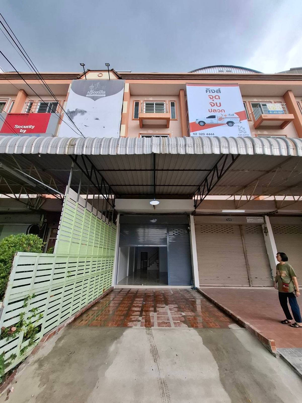 For RentHome OfficeChaengwatana, Muangthong : 4 -storey commercial building for rent, good location on the avoid road, Pak Kred, Bang Talat Subdistrict, Pak Kred District, Nonthaburi Province. Suitable for opening a home office shop.