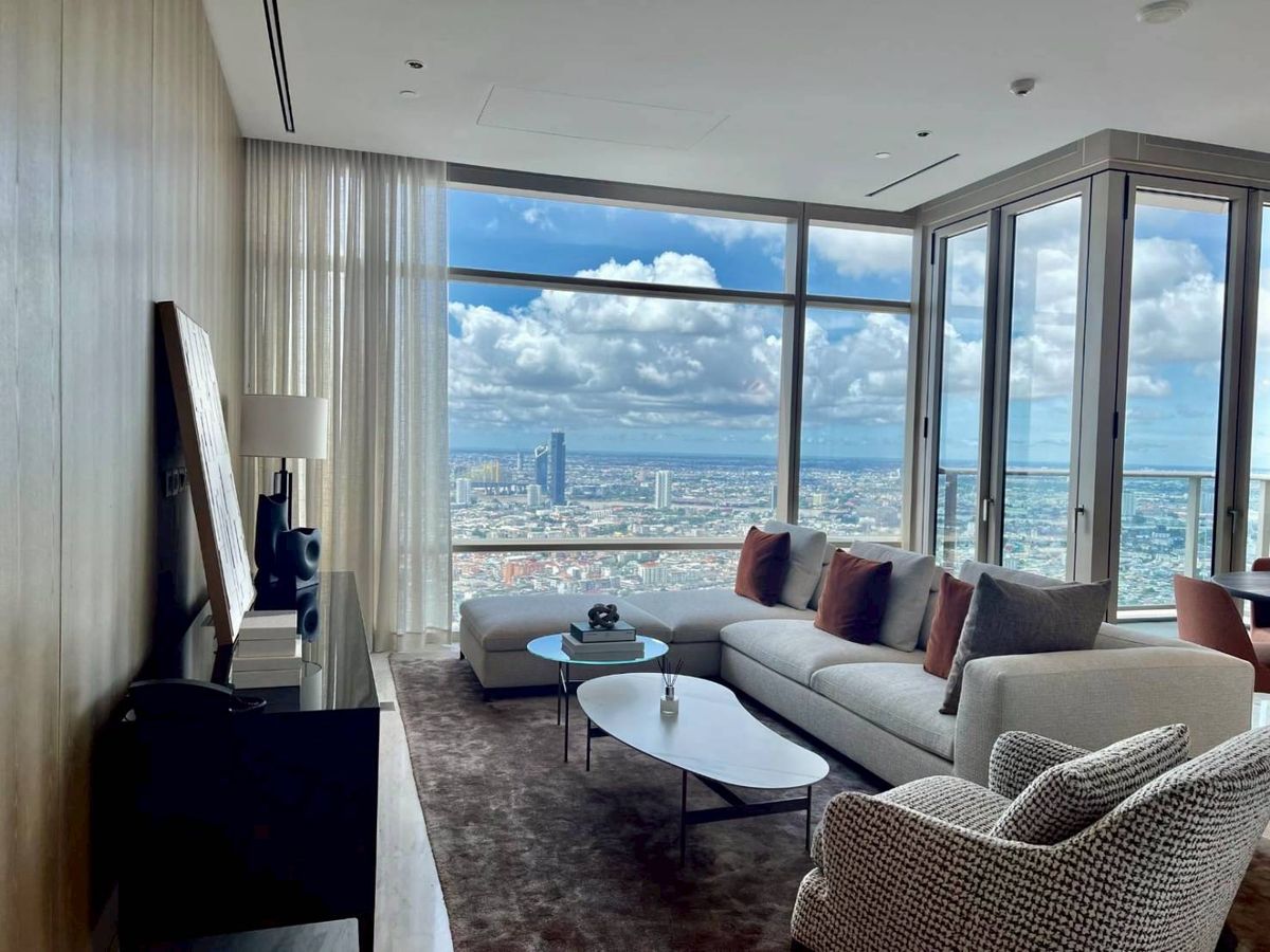 ให้เช่าคอนโดสาทร นราธิวาส : ❖ Pet Friendly ❖ ชั้น 45+ 125.00 ตร.ม. | 2 ห้องนอน 3 ห้องน้ำ | ใกล้รถไฟฟ้า BTS สะพานตากสิน 6 นาที, เอเชียทีค เดอะ ริเวอร์ฟรอนท์ 5 นาที