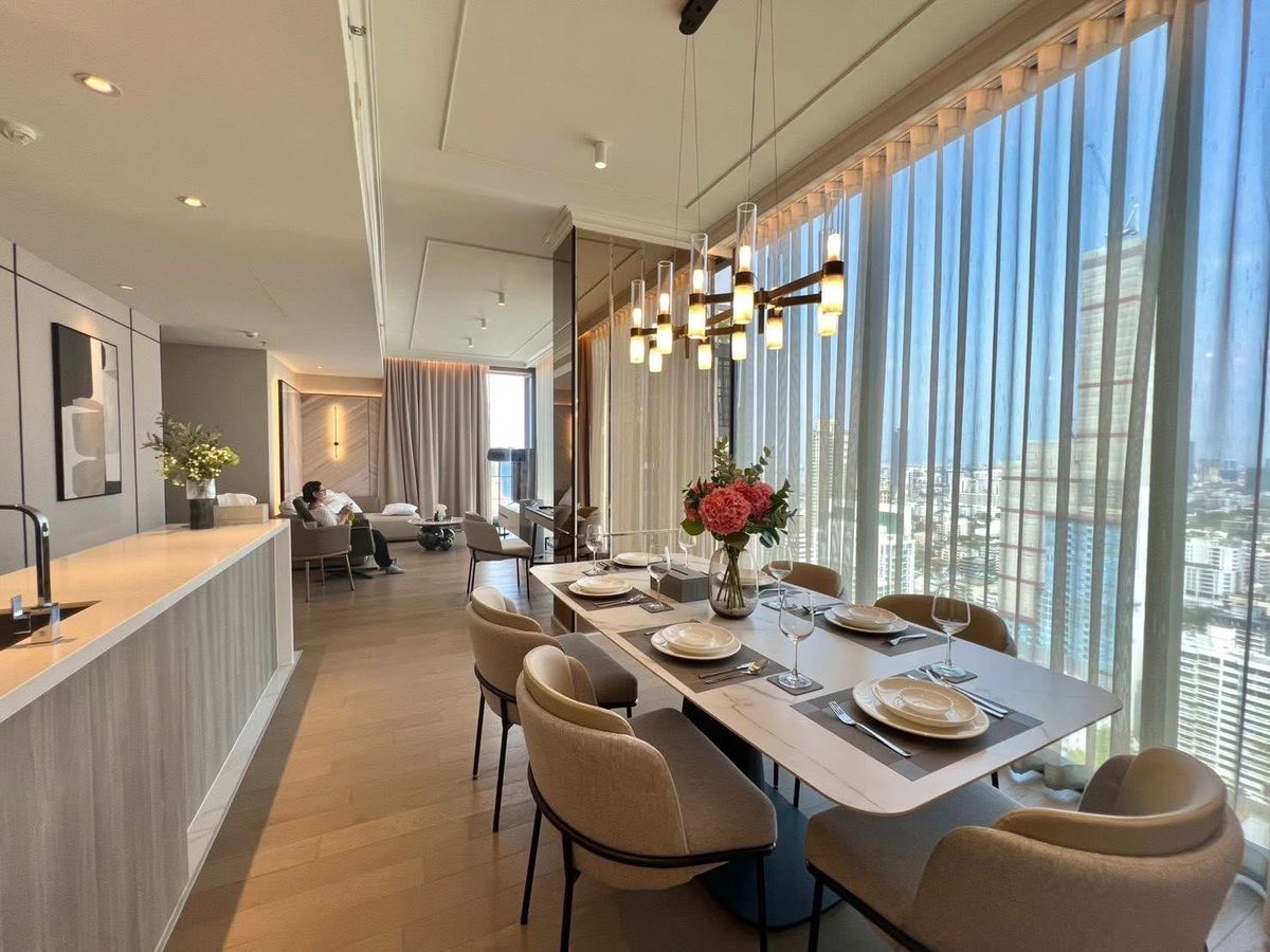 ให้เช่าคอนโดสุขุมวิท อโศก ทองหล่อ : LTH12391 – Celes Asoke FOR RENT Size 137 sqm. 3 beds 3 baths Near BTS Asok Station ONLY 200K/Month