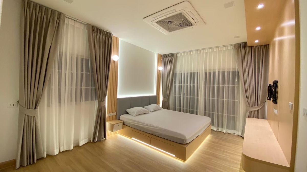 ให้เช่าบางนา แบริ่ง ลาซาล : เช่า : บ้านแฝด หมู่บ้าน Golden Neo Sukhumvit Lasalle, พื้นที่ใช้สอย 163 sq m, 4 ห้องนอน , 4 ห้องน้ำ , 2 ที่จอด, 1 ห้องนั่งเล่น, 1 ห้องพักผ่อน, 1 ห้องครัว, 1 ห้องซักล้าง

Zone : บางนา แบริ่ง สำโรง
Tel : 099-165-3561
Line : Setthabud