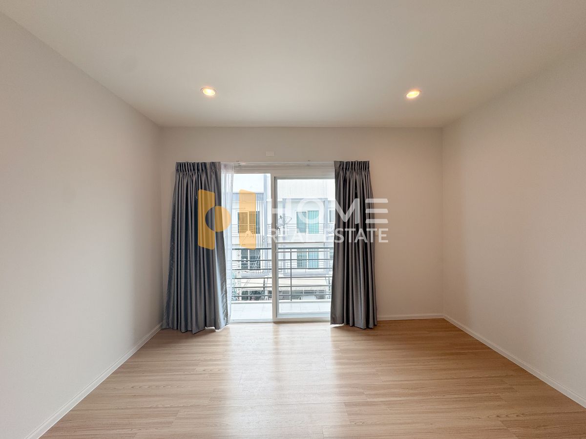 ขายทาวน์โฮมลาดกระบัง สุวรรณภูมิ : ขายด่วน ราคาดีที่สุดในโครงการ 🔥 บ้านกลางเมือง สวนหลวง / 3 ห้องนอน (ขาย), Baan Klang Muang Suanluang / 3 Bedrooms (FOR SALE) FON093