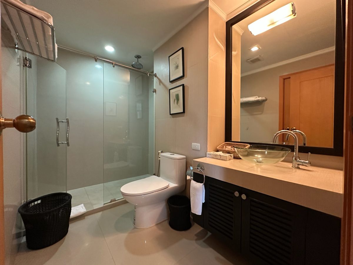 ให้เช่าคอนโดสุขุมวิท อโศก ทองหล่อ : ✨ ให้เช่า คอนโดหรู ใจกลางสุขุมวิท เฟอร์ครบ  ครัวแยก พื้นที่ใช้สอยลงตัว  ห้องกว้าง แต่งครบ  ใกล้ BTS พร้อมพงษ์ พร้อมเข้าอยู่!