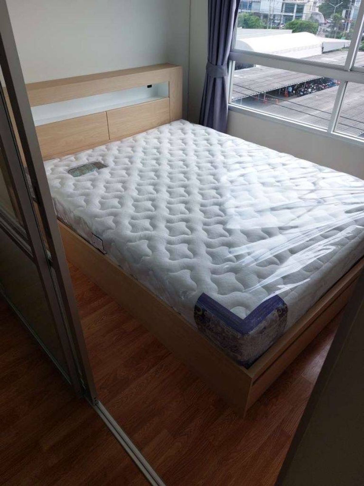 ขายคอนโดลาดกระบัง สุวรรณภูมิ : < เจ้าของขายเอง>  คอนโด Low rise ห้องชั้น5  ขายพร้อมผู้เช่า  หรือเคลียร์ผู้เช่าออกได้ค่ะ เฟอร์ครบ ห้องดี ราคาดี วิวเริ่ด  #ใกล้โรงพยาบาลสิรินธร #คอนโดใกล้สุวรรณภูมิ