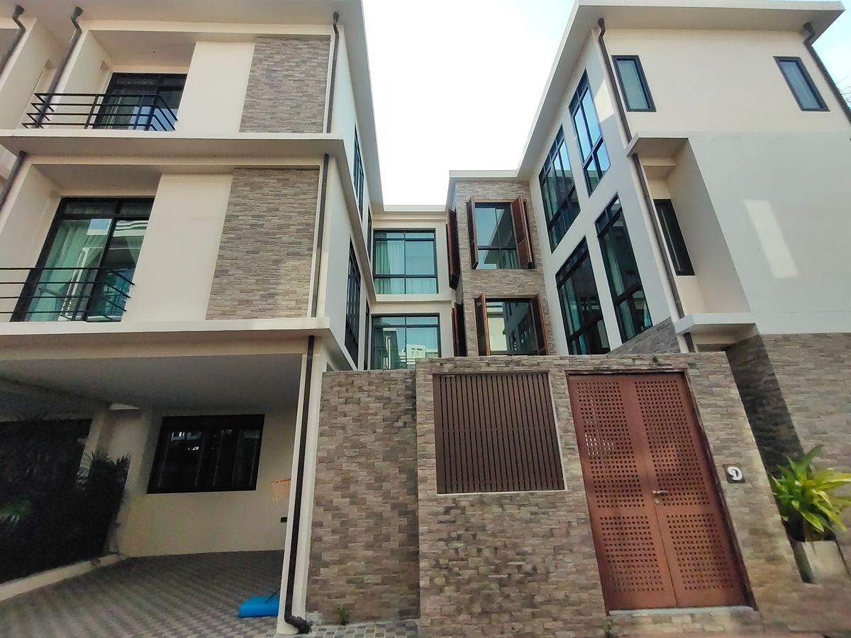 ให้เช่าบ้านสุขุมวิท อโศก ทองหล่อ : Stunning 4BR at M Villas Sukhumvit 24 