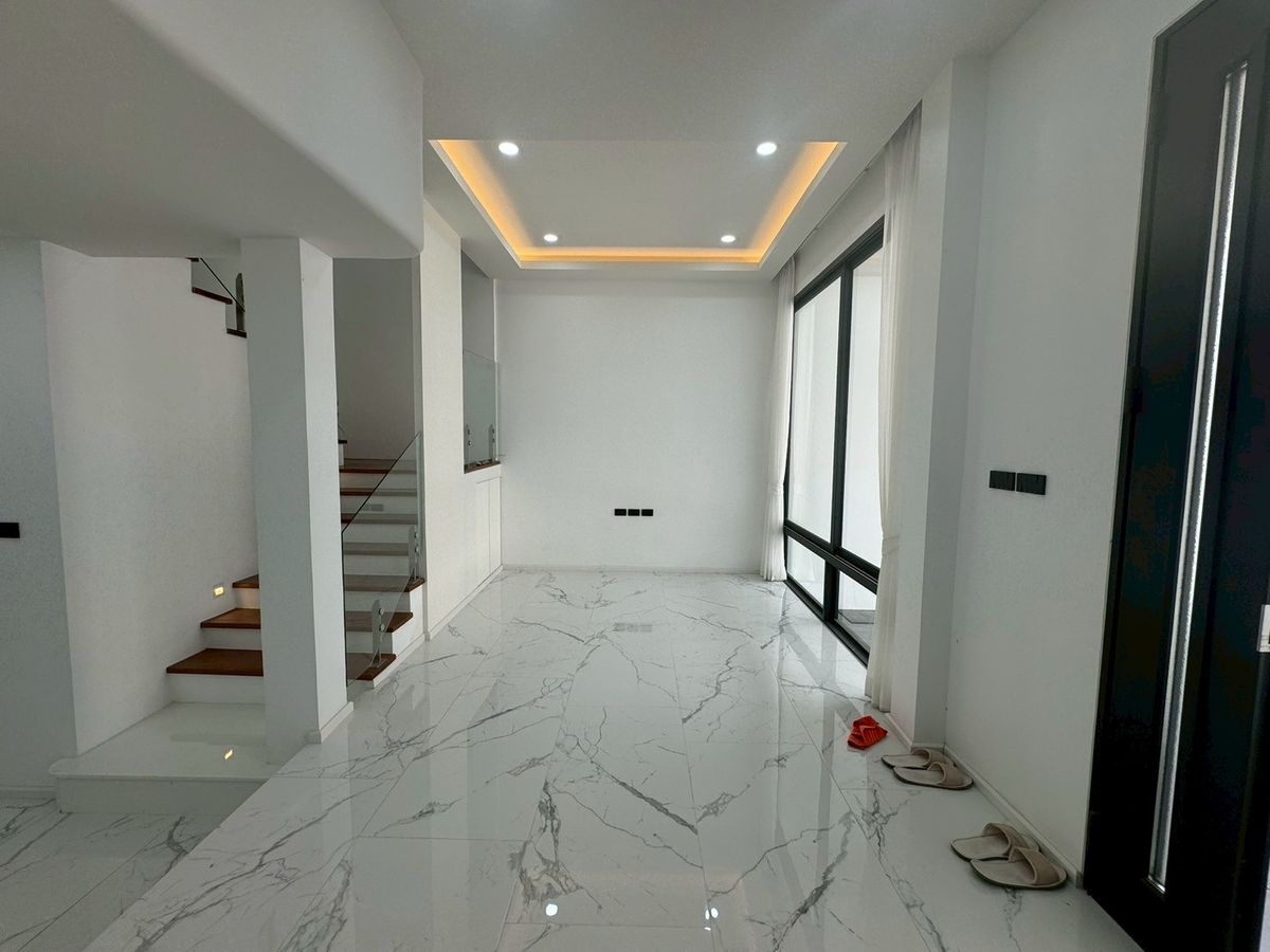 For SaleTownhomeNana, North Nana,Sukhumvit13, Soi Nana : New renovated houses ** NO CO-AGENT ** 