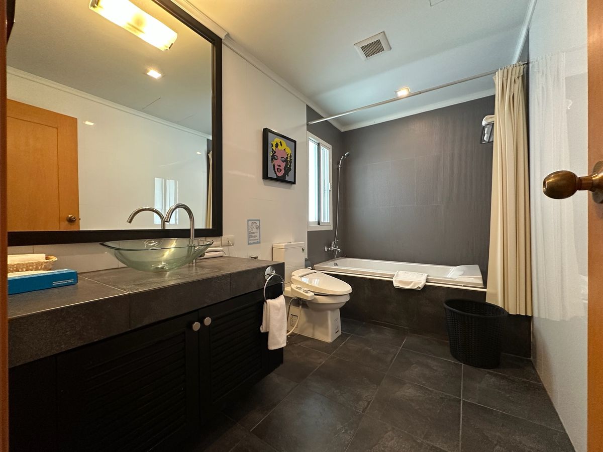 ให้เช่าคอนโดสุขุมวิท อโศก ทองหล่อ : ✨ ให้เช่า คอนโดสไตล์เรียบหรู 3 ห้องนอน Duplex ใจกลางสุขุมวิท เฟอร์ครบ ใกล้ BTS พร้อมพงษ์ พร้อมเข้าอยู่ทันที!