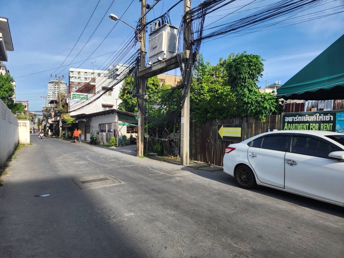 For SaleLandOnnut, Udomsuk : Land for sale in Sukhumvit 71 Pridi, near BTS Phra Khanong