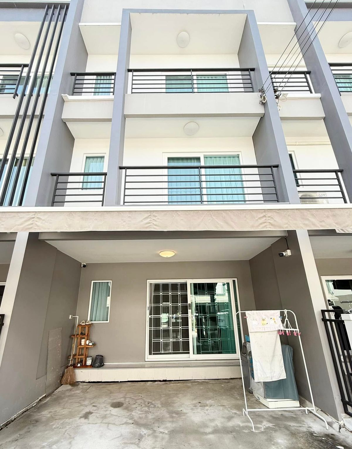 For SaleTownhomeLadkrabang, Suwannaphum Airport : Baan Klang Mueang Suan Luang / 3 Bedrooms (Sale), Baan Klang Muang Suanluang / 3 Bedrooms (For Sale) FON093