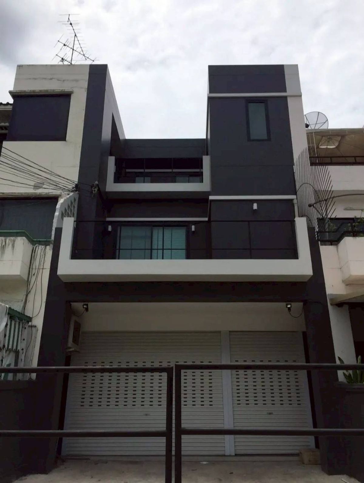 For RentHome OfficeOnnut, Udomsuk : Rent Townhome Office Sukhumvit 77 can do business 💫🧑🏻‍🎄🧑🏻‍🎄素坤逸 77 号联排别墅办公室出租，适合做生意