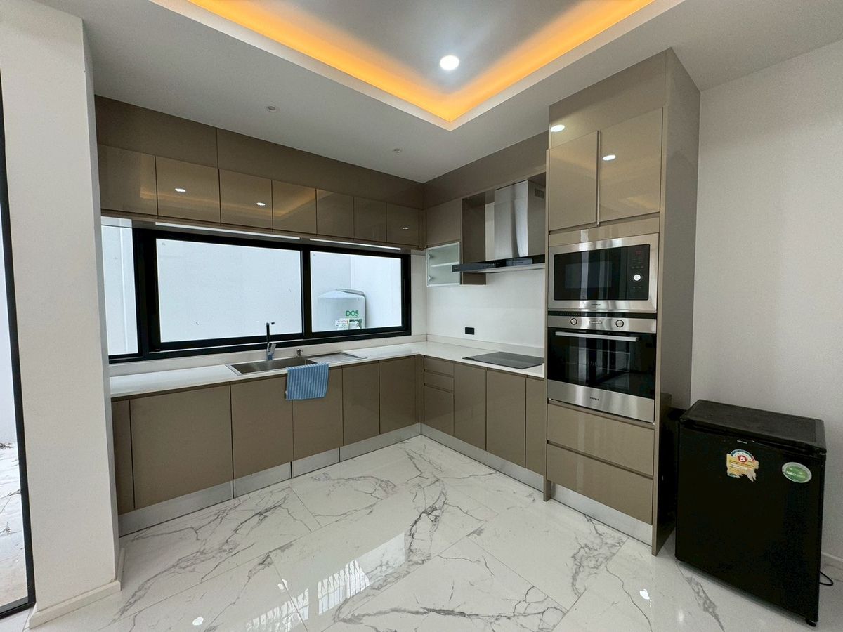 For SaleTownhomeNana, North Nana,Sukhumvit13, Soi Nana : New renovated houses ** NO CO-AGENT ** 