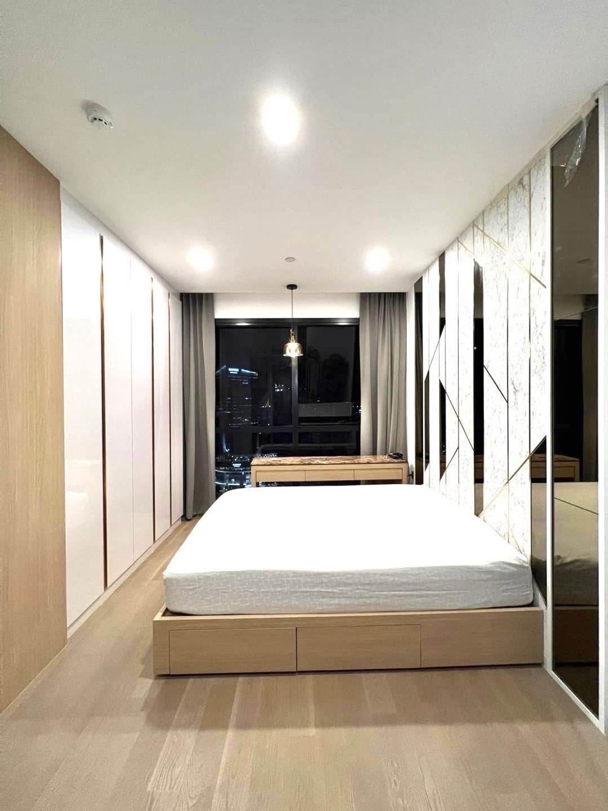 ให้เช่าคอนโดสยาม จุฬา สามย่าน : ให้เช่าคอนโด Build in หรู ตกแต่งพร้อมอยู่ วิวสวย เห็นสามย่านมิตรทาวน์ สนใจทักได้เลยค่า