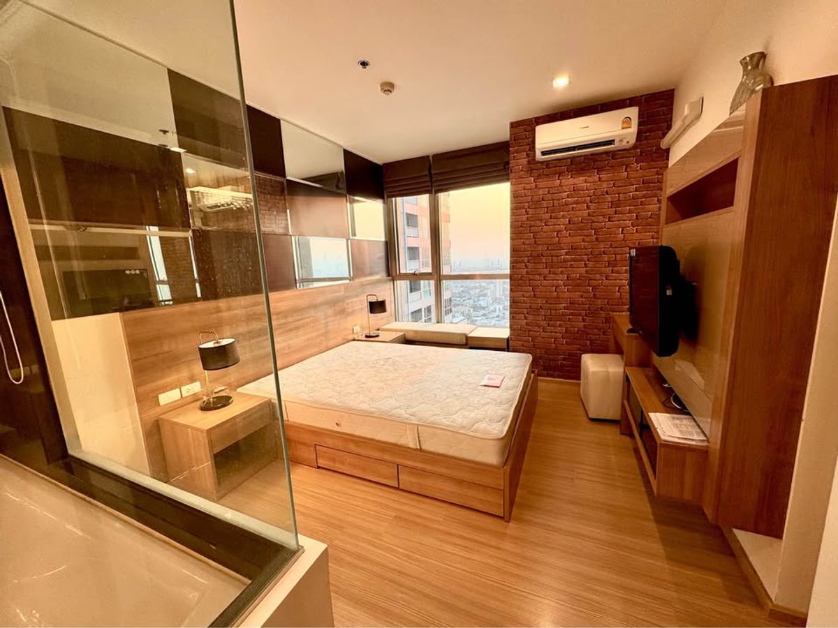 CondoOnnut, Udomsuk : Rhythm Sukhumvit 50 condo, convenient transportation, near the BTS train, has a full furniture shuttle. Ready to stay immediately  