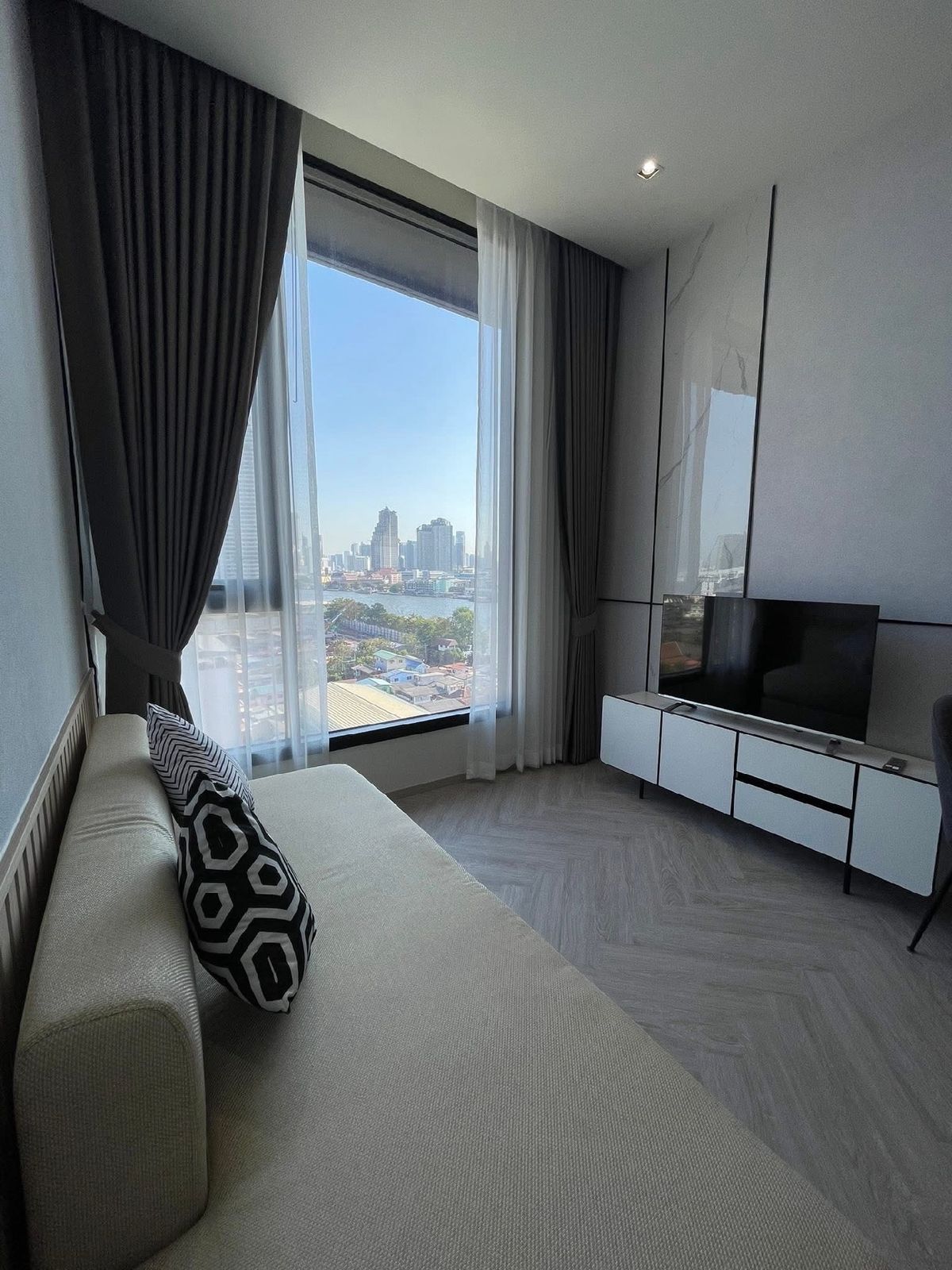 For RentCondoWongwianyai, Charoennakor : Rent a condo, river view Near BTS, Krung Thon Buri, beautiful room, ready to move in.
