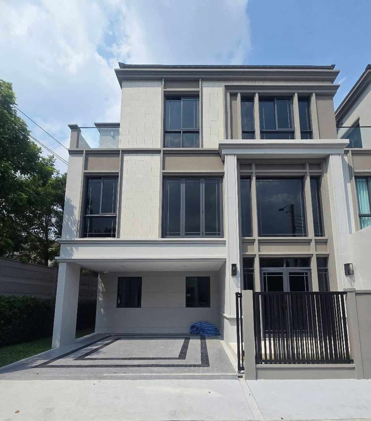 For RentTownhomeOnnut, Udomsuk : Baan Klang Class, Sukhumvit 77 On Nut 21, near BTS Onnut, convenient transportation