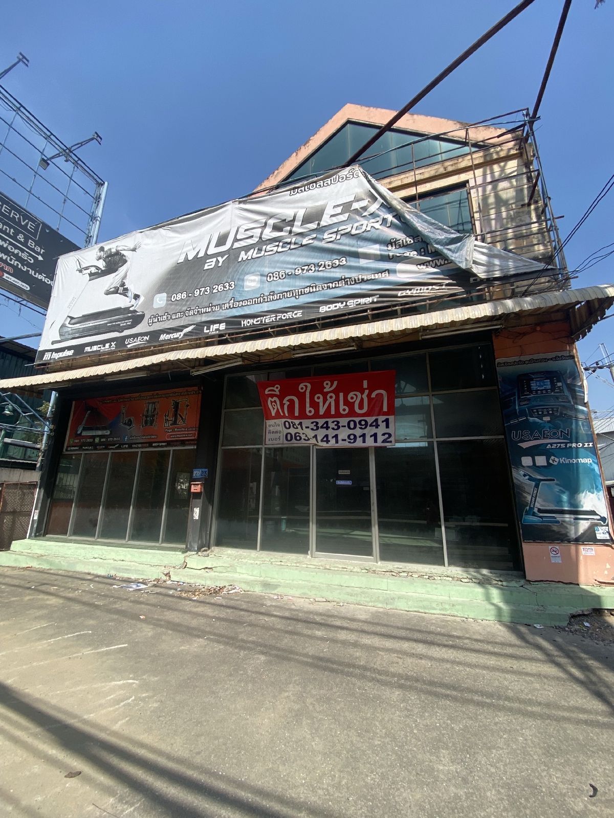 ให้เช่าอาคารพาณิชย์แจ้งวัฒนะ เมืองทอง : ที่ดินพร้อมสิ่งก่อสร้างริมถนนแจ้งวัฒนะ+ป้ายโฆษณา เหมาะสำหรับทำร้านอาหาร หรือ Show Room เเละ อื่น ๆ