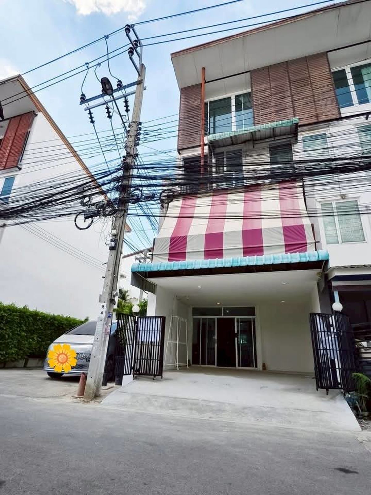 For RentTownhomeChaengwatana, Muangthong : Rent/Sell Townhome 3, Half Half Level, Central Chaengwattana (The Attic Lite Chaengwattana 24) Rental price: 25,000 baht/month (small animal raising is 30,000 baht/month).