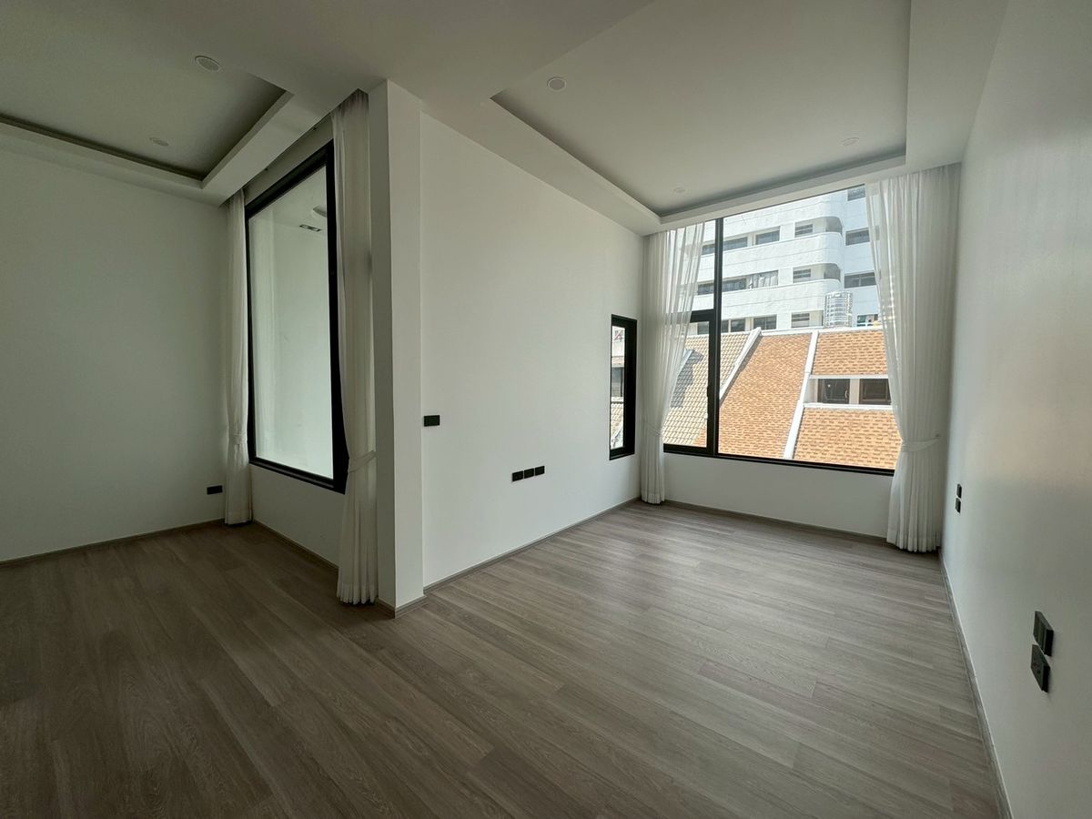 For SaleTownhomeNana, North Nana,Sukhumvit13, Soi Nana : New renovated houses ** NO CO-AGENT ** 