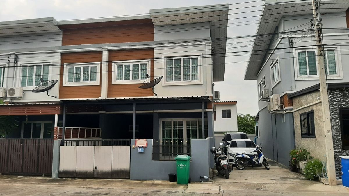 For SaleTownhomePathum Thani,Rangsit, Thammasat : Townhouse for sale Chalida Rangsit Village-Khlong 3, Pathum Thani, near Phra Dhammakaya Temple