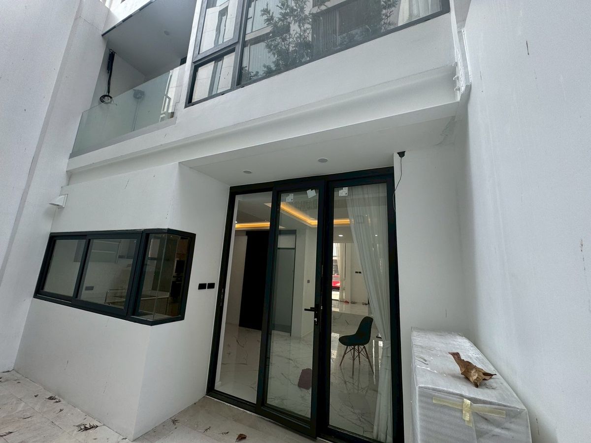 For SaleTownhomeNana, North Nana,Sukhumvit13, Soi Nana : New renovated houses ** NO CO-AGENT ** 