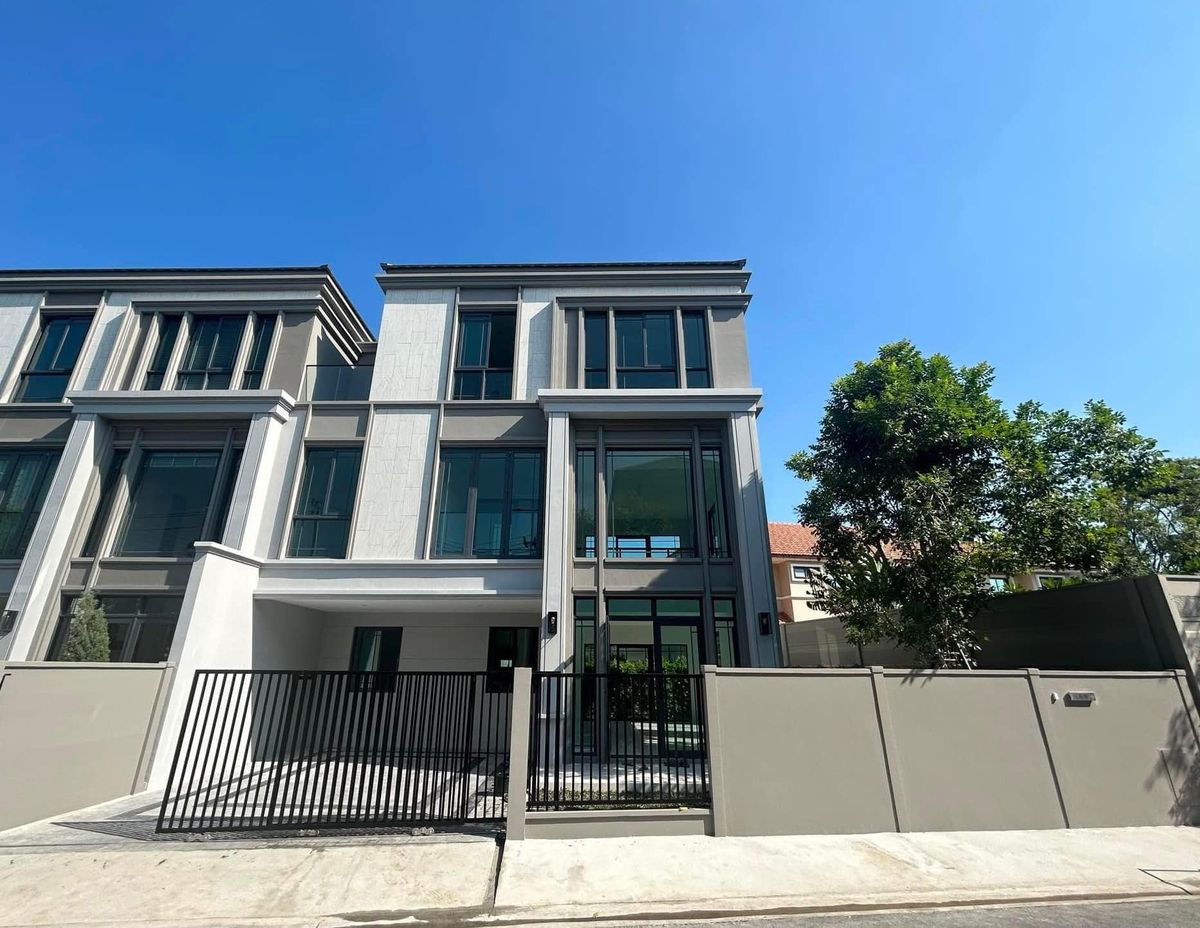 For RentTownhomeOnnut, Udomsuk : 3-story luxury townhome with beautiful decorative furniture for rent in Onnut-Sukhumvit area, near Park Park Community, only 1.2 km.