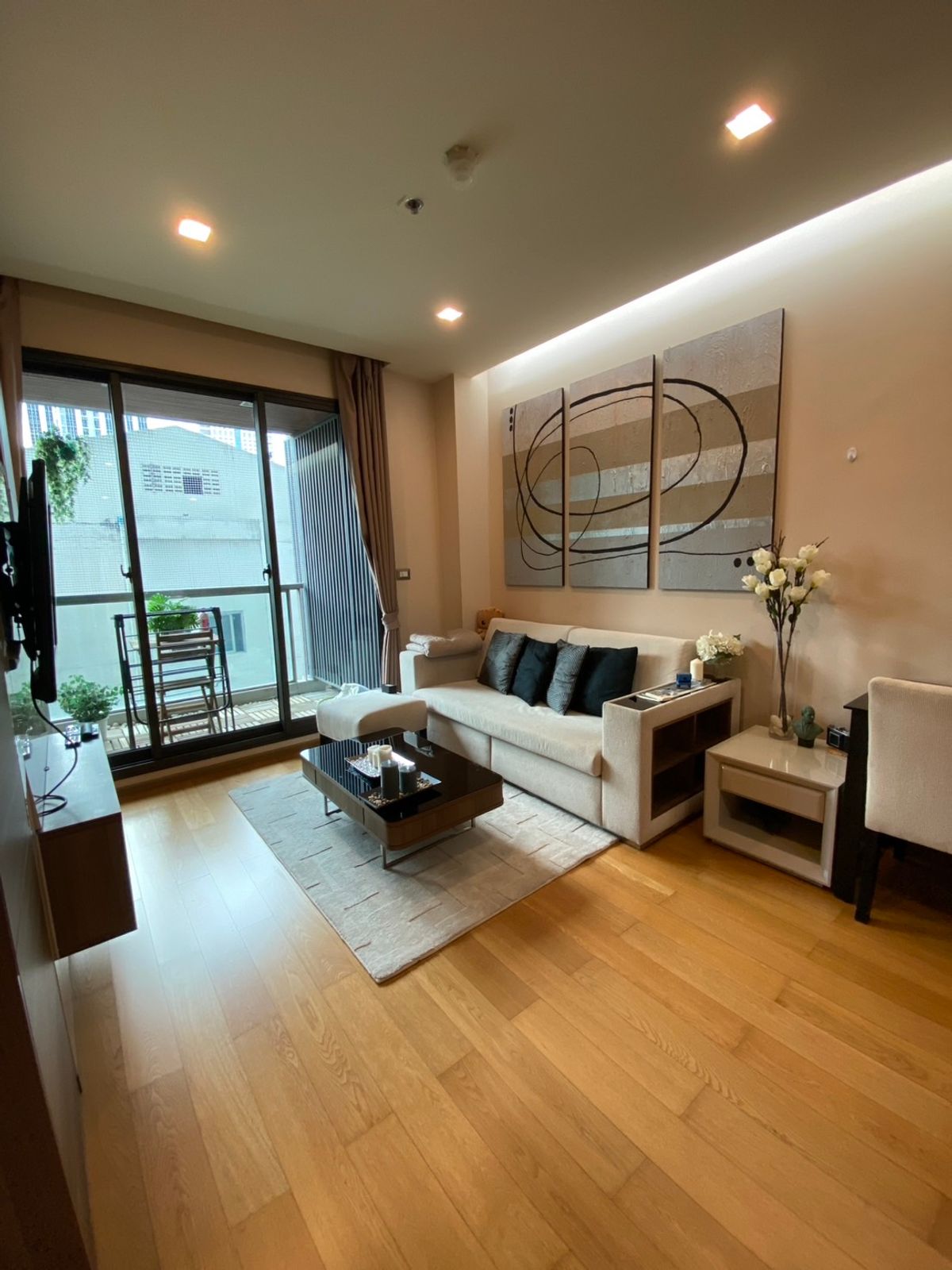 For RentCondoSathorn, Narathiwat : Condo for rent, Spacious one-bedroom suite at The Address Sathorn, near the BTS St. Louis and Chong Nonsi