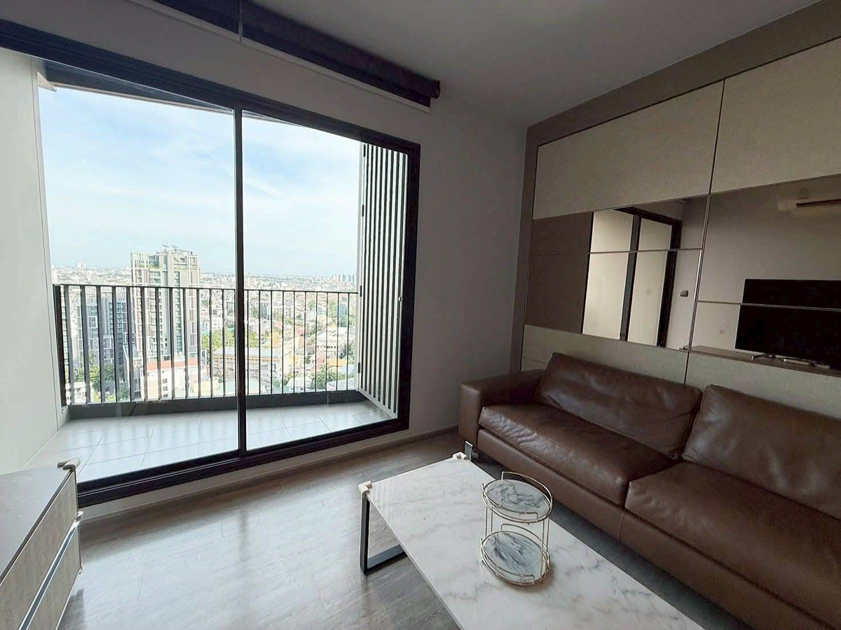For RentCondoSukhumvit, Asoke, Thonglor : ✨ GT16133 | Condo Rhythm Ekkamai, convenient to travel, near BTS, has shuttle, fully furnished. Ready to move in immediately