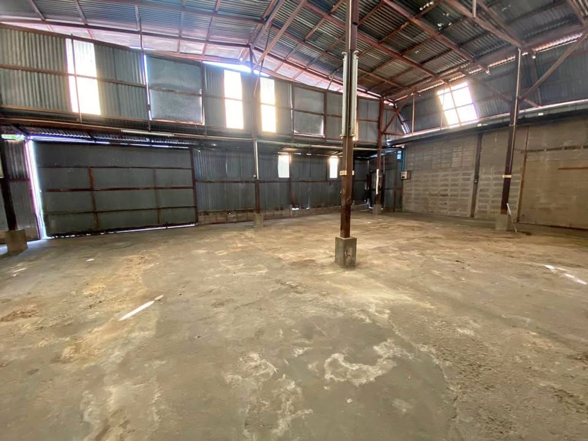 For RentWarehouseRathburana, Suksawat : Rent a warehouse 100 sq.w., 1 floor, living area, 400 sqm. 2 bedrooms, 2 bathrooms, Buddha worship, Bang Mot Thung Khru