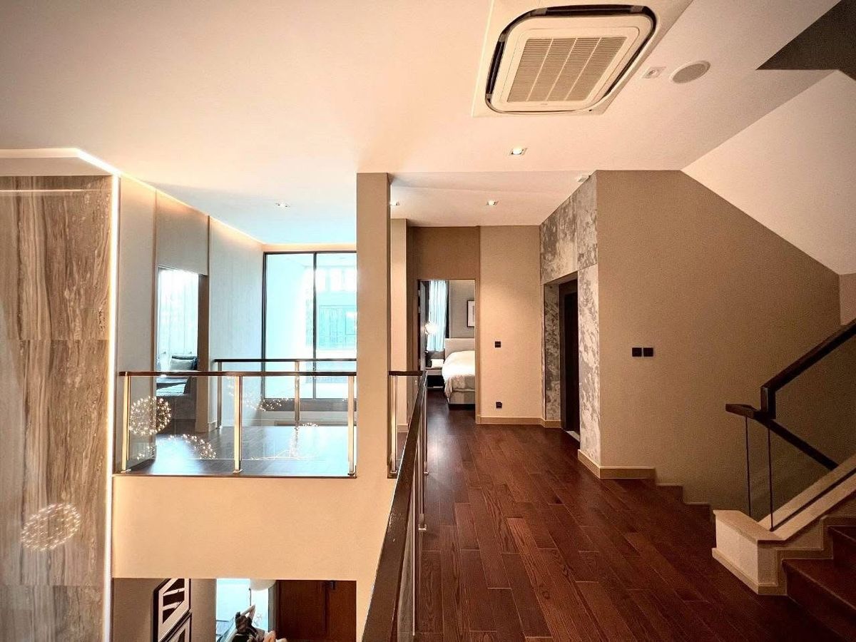 ❖ Modern Luxury ❖ บ้านเดี่ยว 3 ชั้น | 5 ห้องนอน 7 ห้องน้ำ | 136.90 ตร.ว. 593.00 ตร.ม. | ใกล้ BTS กรมทหารราบที่ 11 8 นาที, SRT หลักสี่ 8 นาที, มหาวิทยาลัยศรีปทุม 8 นาที Loading...