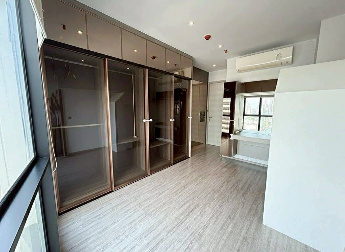 For RentCondoSukhumvit, Asoke, Thonglor : ✨ GT16133 | Condo Rhythm Ekkamai, convenient to travel, near BTS, has shuttle, fully furnished. Ready to move in immediately