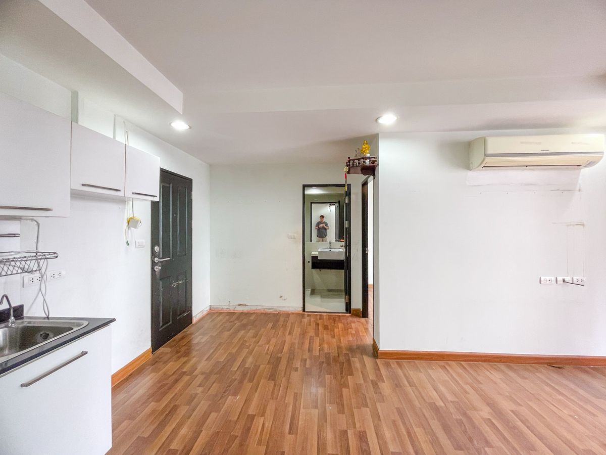 For SaleCondoRatchadapisek, Huaikwang, Suttisan : Condo for Sale The Kris 4 Ratchada 17 near MRT Sutthisan 1br 1ba 38sqm