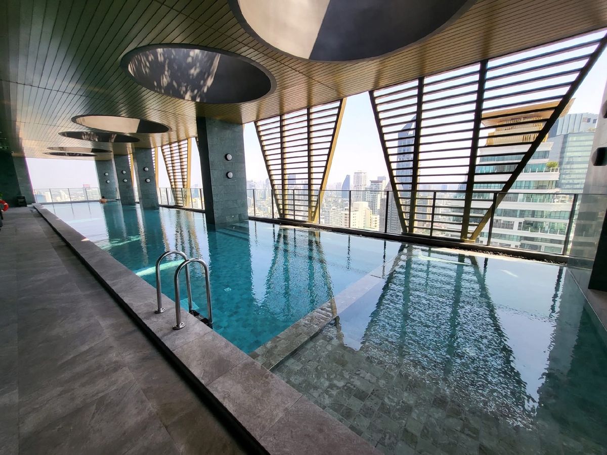 For RentCondoSukhumvit, Asoke, Thonglor : 🔥For urgent rent🔥 Condo Noble State 39, next to BTS Phrom Phong + EM District 400 meters, high floor, beautiful view of Emsphere and garden view, fully furnished, ready to move in